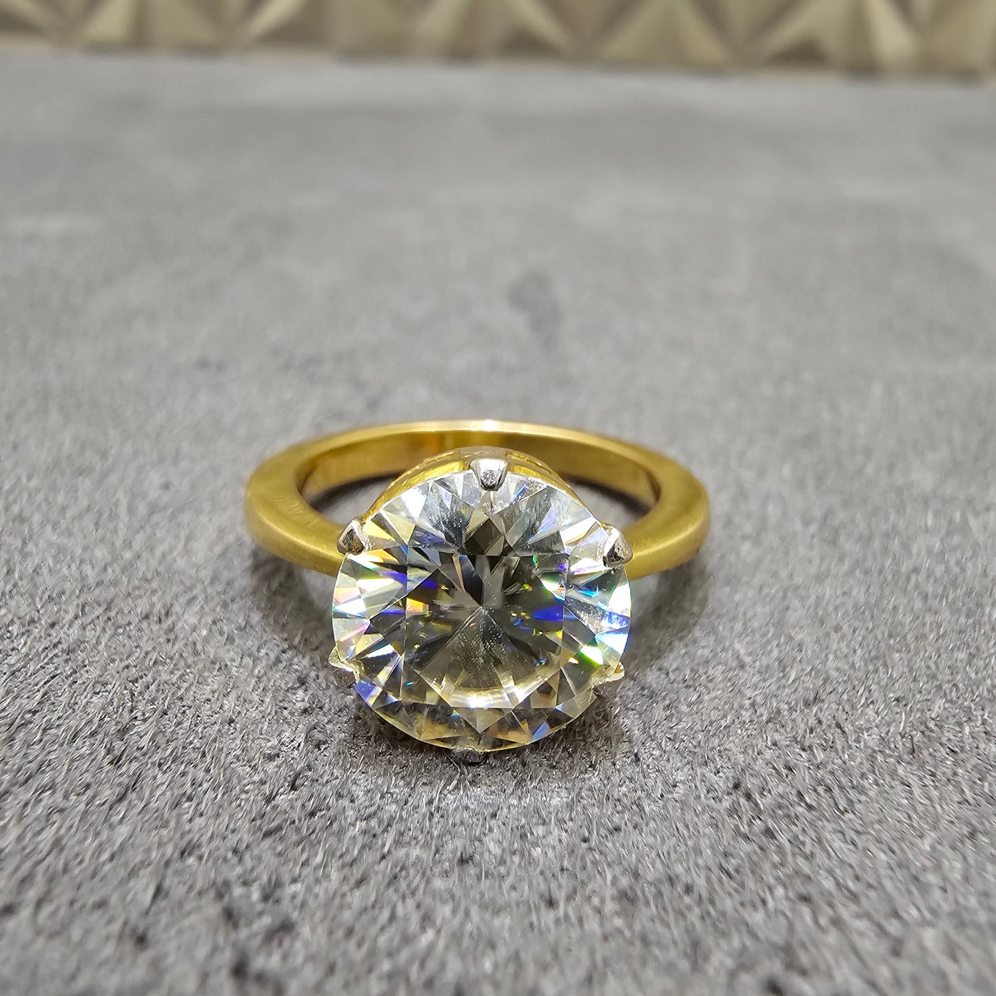 Elysian Moissanite Ring - Opulent & Timeless