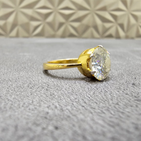 Elysian Moissanite Ring - Opulent & Timeless