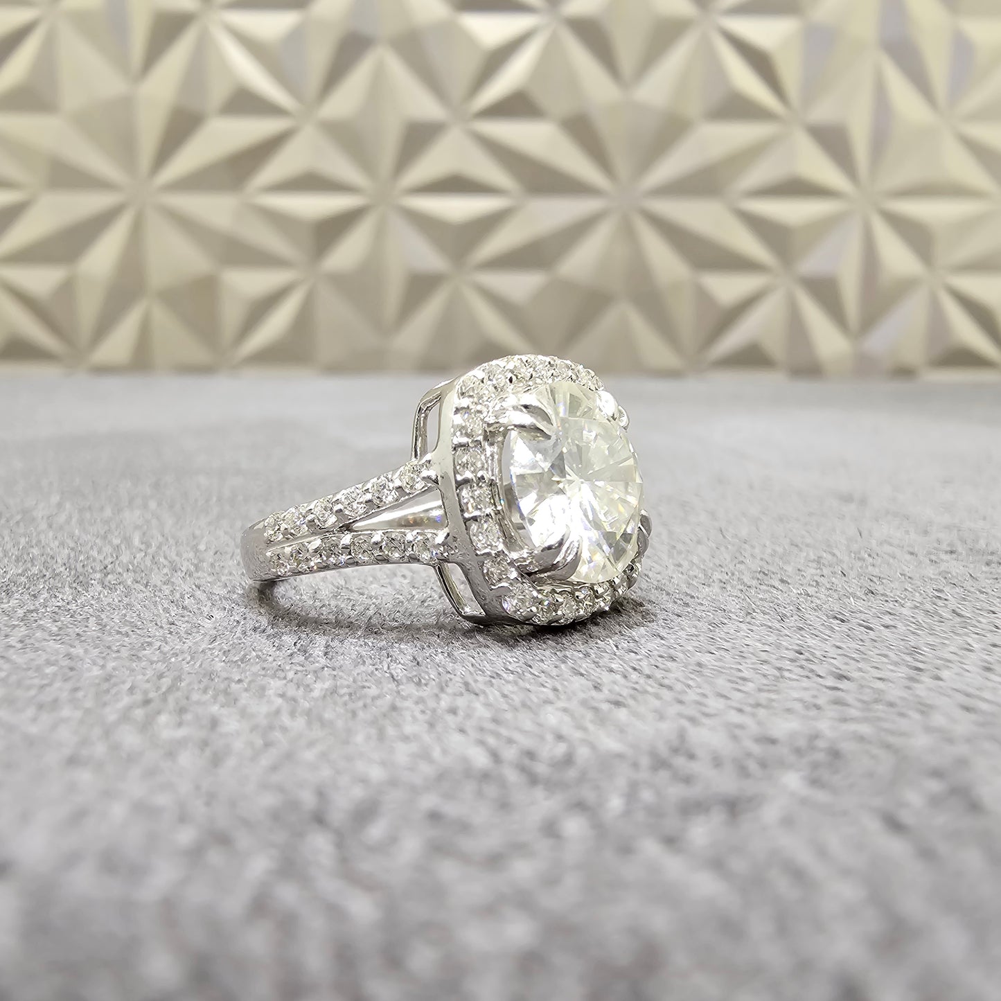 Reverie Moissanite Ring - Elegant & Dreamy