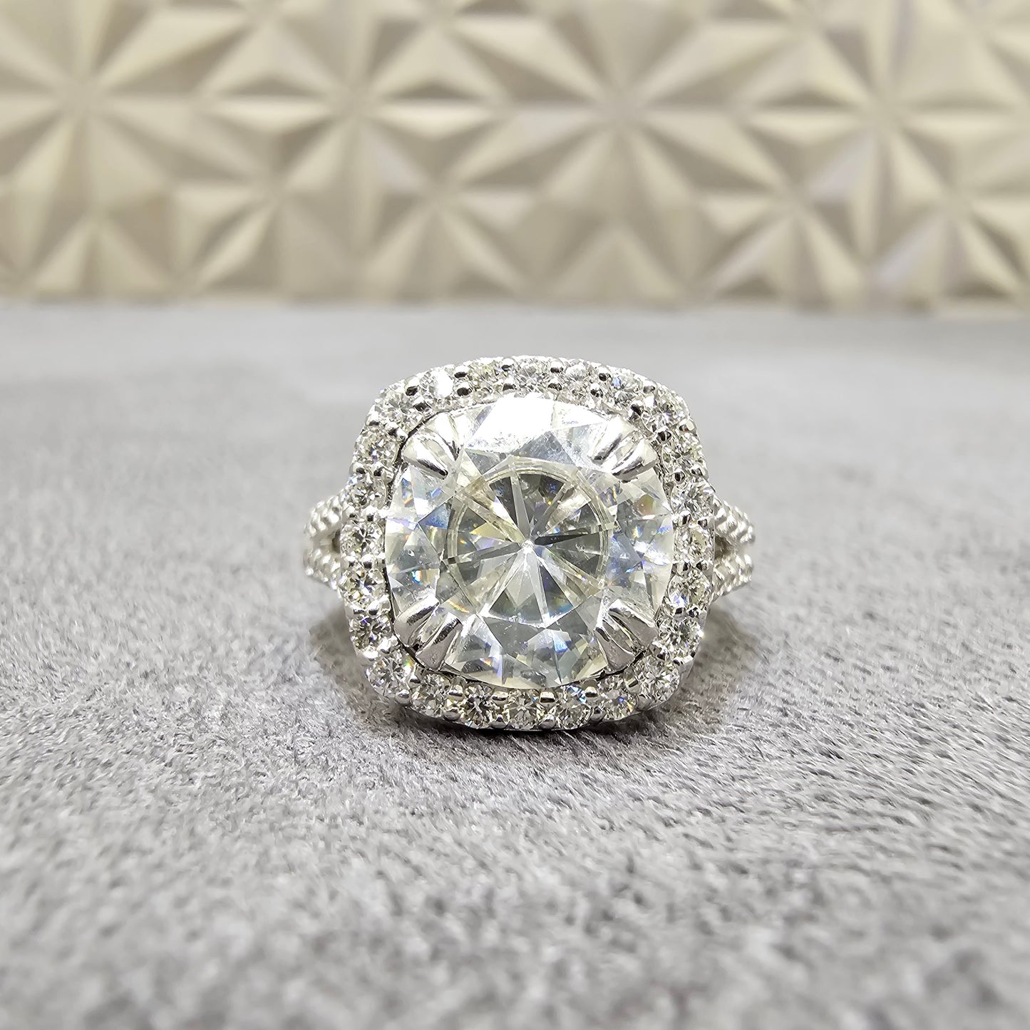 Reverie Moissanite Ring - Elegant & Dreamy