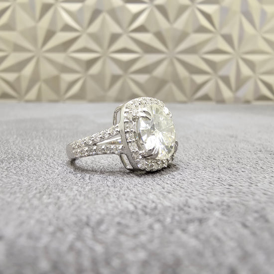 Reverie Moissanite Ring - Elegant & Dreamy