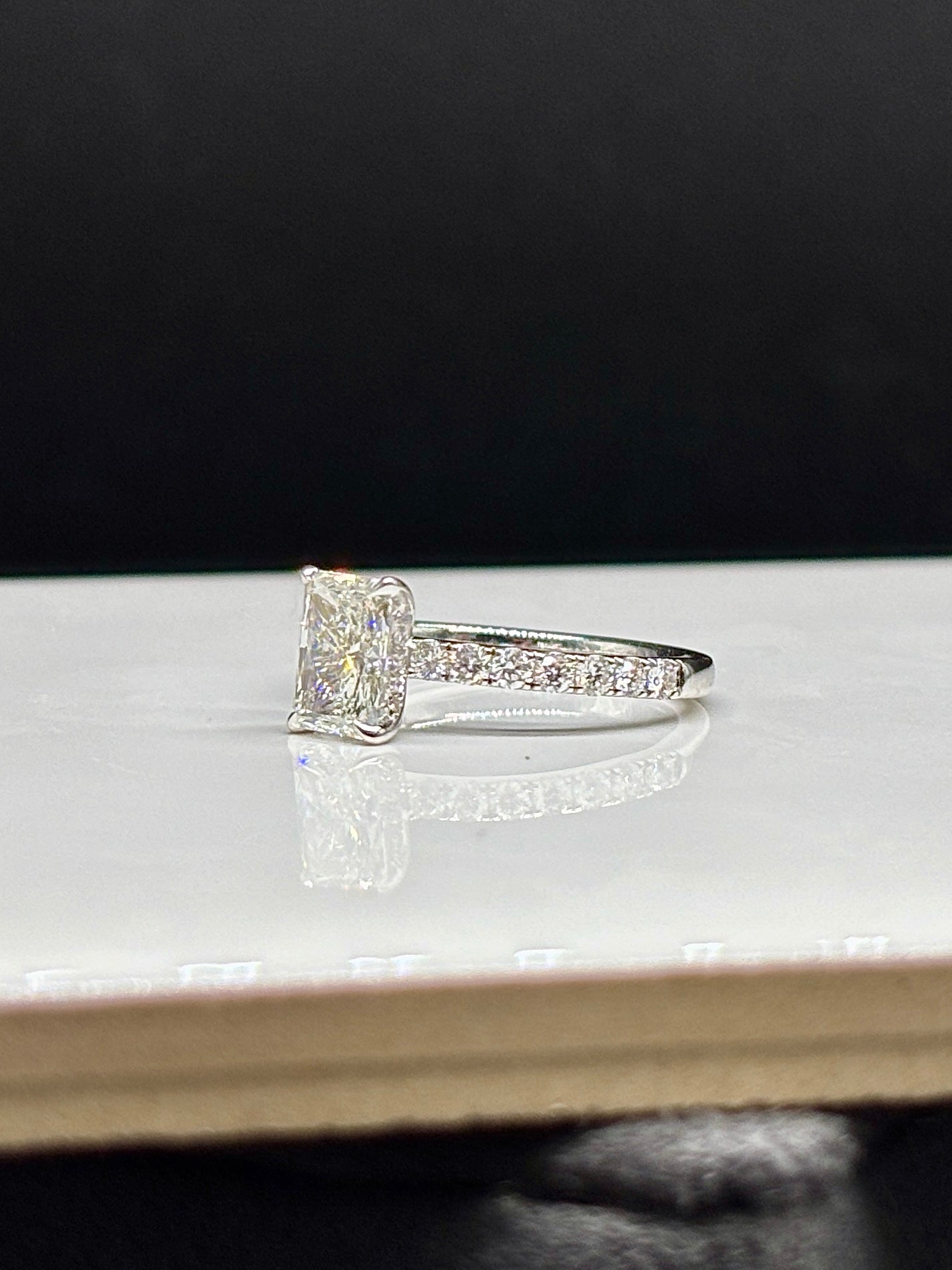 Glamour Lab Grown Diamond Ring - Elegant & Opulent