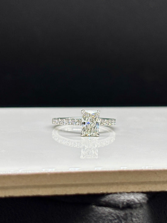 Glamour Lab Grown Diamond Ring - Elegant & Opulent