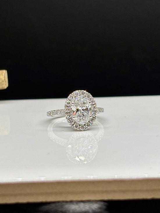 Extravagance Lab Grown Diamond Ring - Opulent & Chic