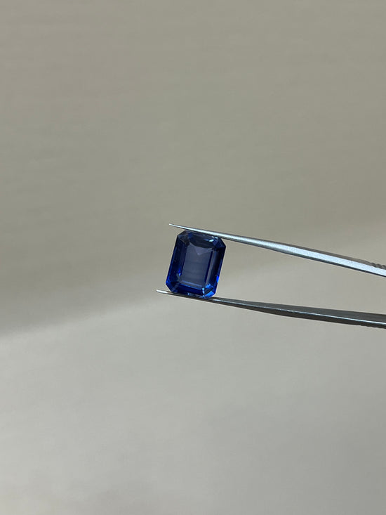 Lab Grown Light blue sapphire Emerald Shape 11.17ct | Exquisite Gemstones - Fiona Diamonds - Fiona Diamonds