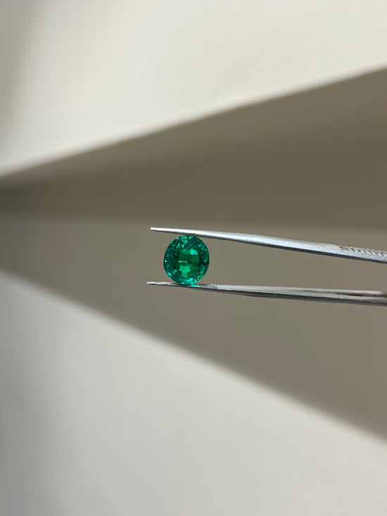 Lab Grown Colombian Emerald Oval Shape 4.53ct | Exquisite Gemstones - Fiona Diamonds - Fiona Diamonds