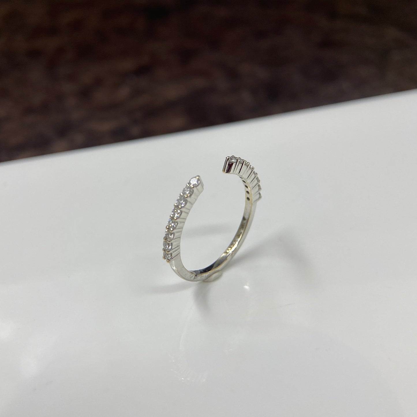 Lujosa Lab Grown Diamond Ring - Luxurious Elegance