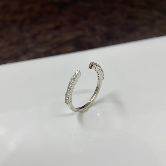 Lujosa Lab Grown Diamond Ring - Luxurious Elegance