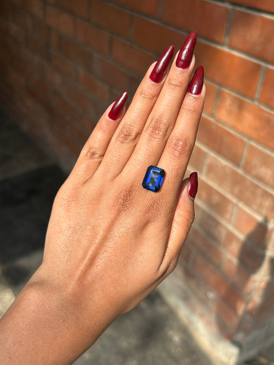 Lab Grown deep blue sapphire emerald Shape 8.01ct | Exquisite Gemstones - Fiona Diamonds - Fiona Diamonds