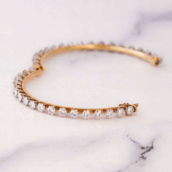 Clara Moissanite Bangle