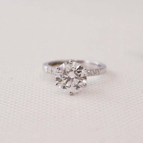 Brilliance Lab Grown Diamond Ring - Dazzling & Chic