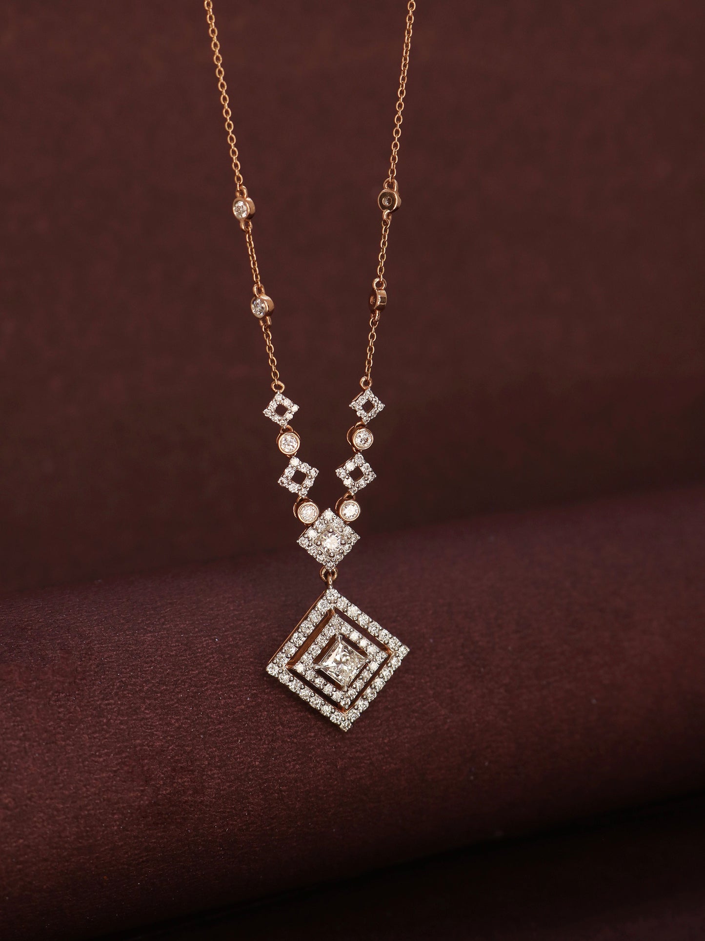 Novella 42 Pointer Lab Diamond Pendant - Classic & Radiant