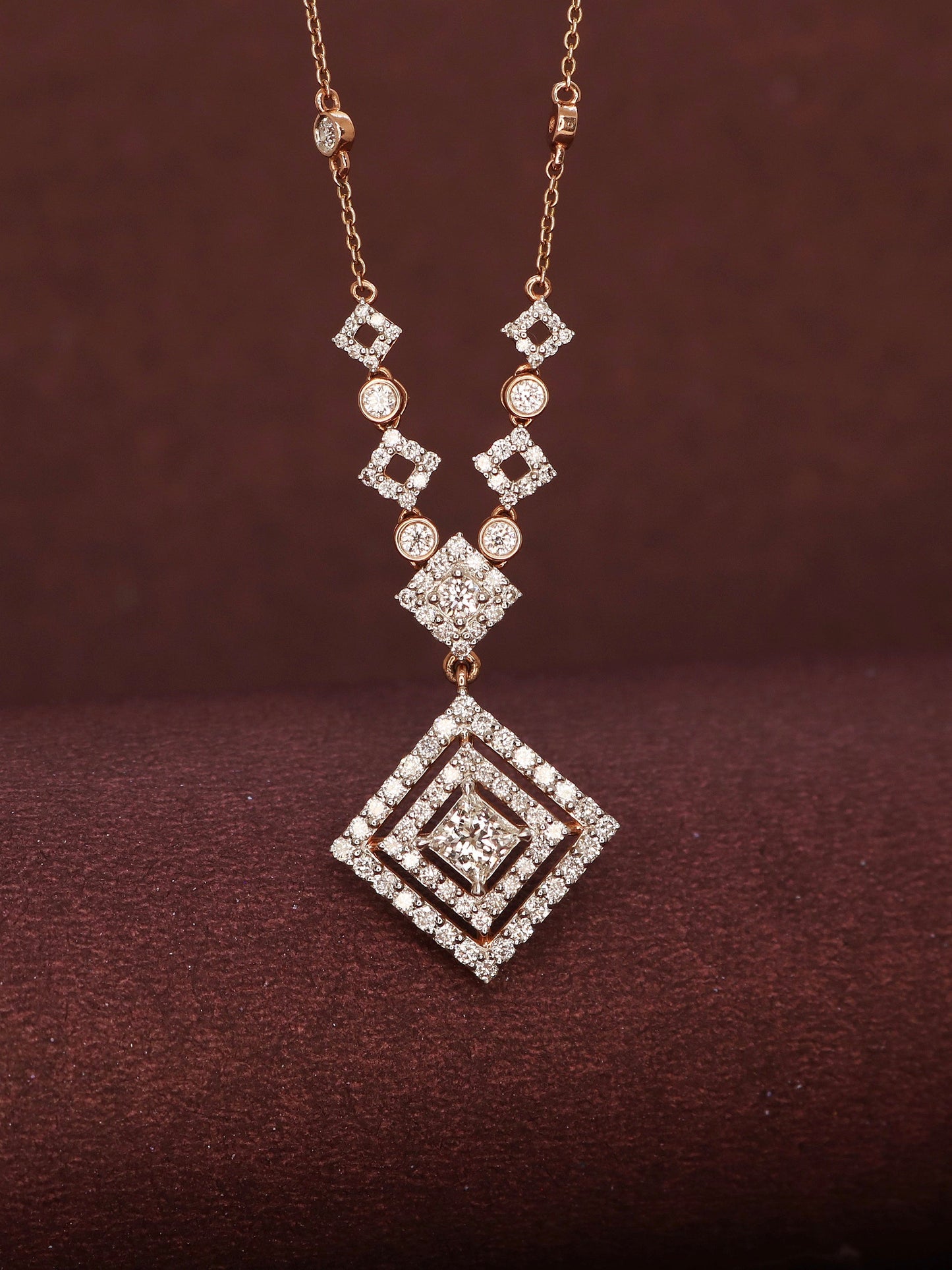 Novella 42 Pointer Lab Diamond Pendant - Classic & Radiant