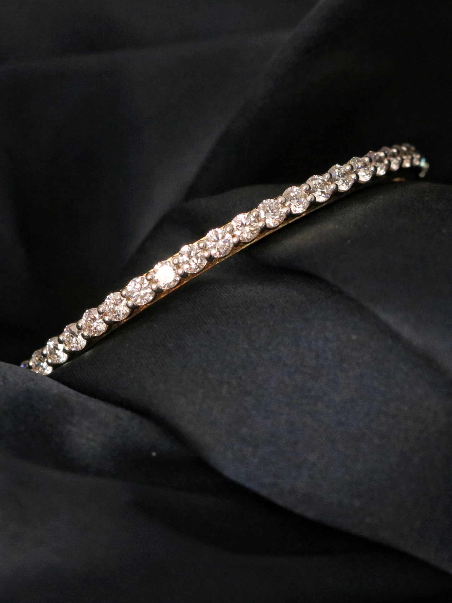 Ione Lab Grown Diamond Bangle – Subtle Elegance, Sustainable Choice