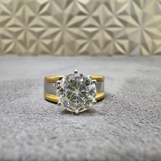 Harmony Moissanite Ring - Classic & Radiant