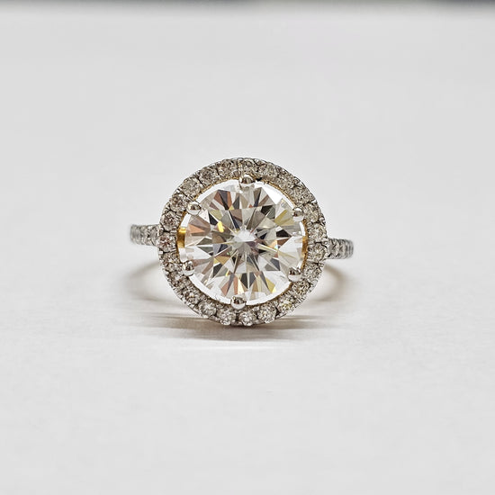 Tierra Moissanite - Elegant & Radiant